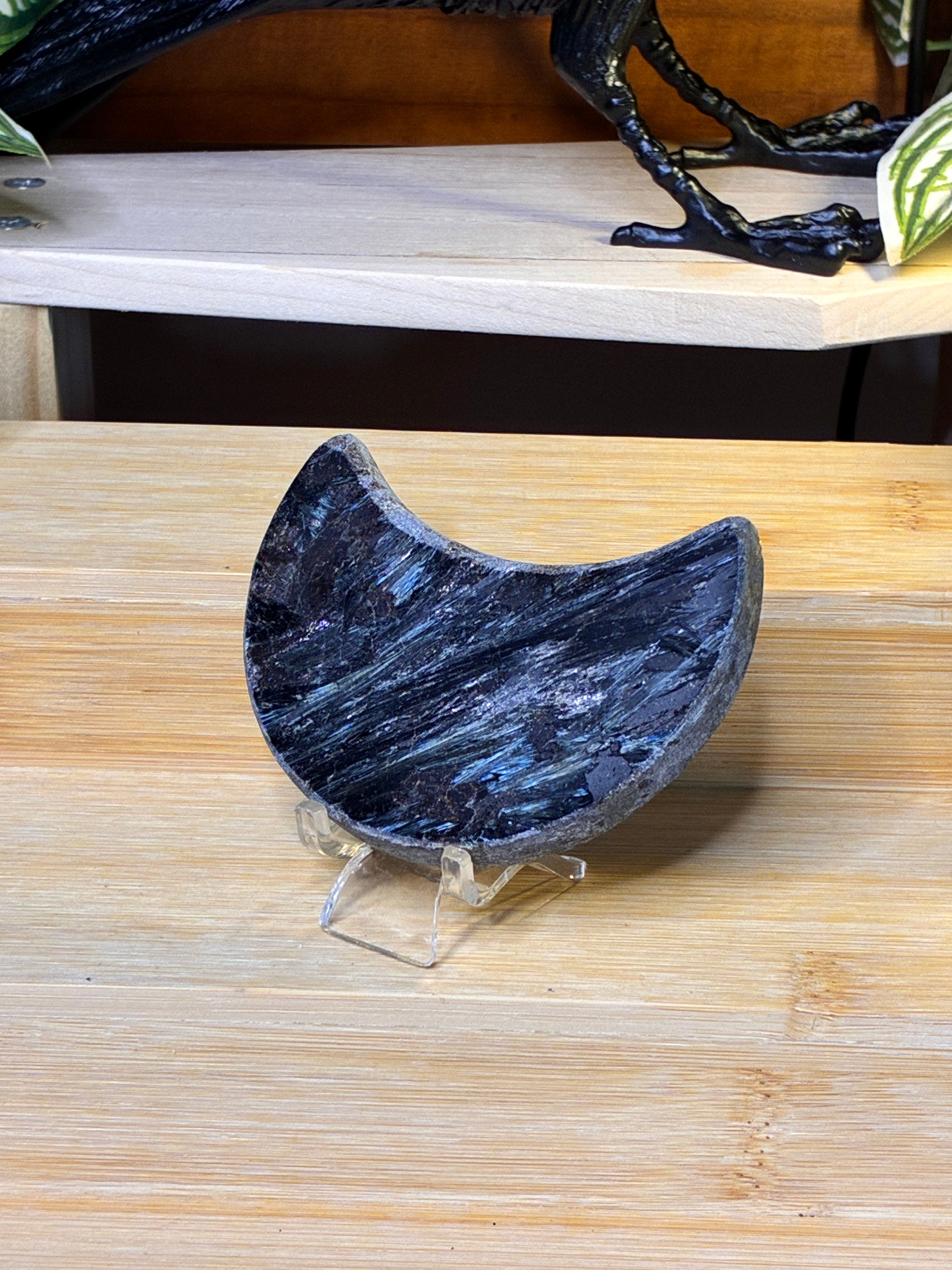 Arfvedsonite with Garnet Moon