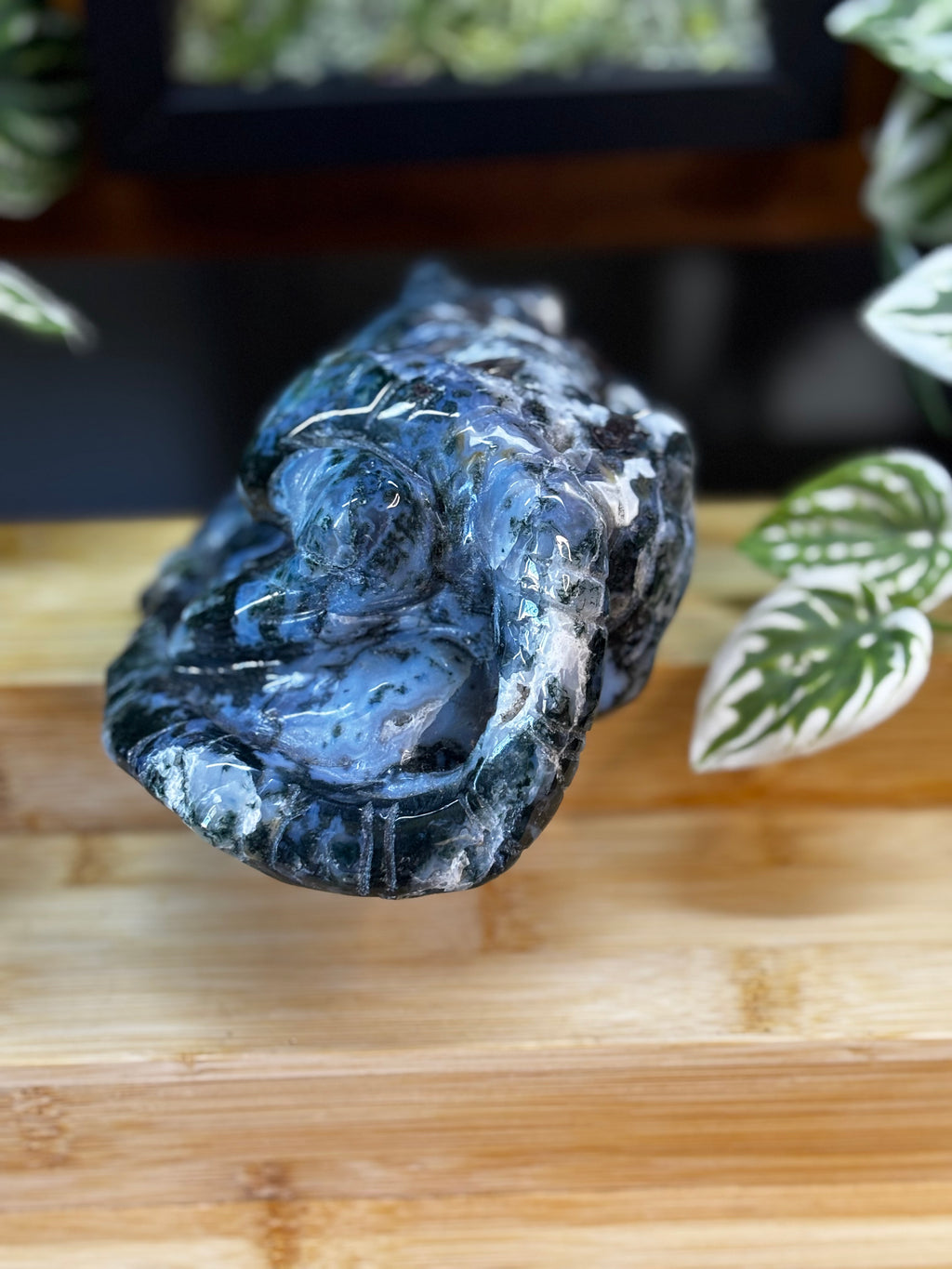 Moss Agate Tiger Carving