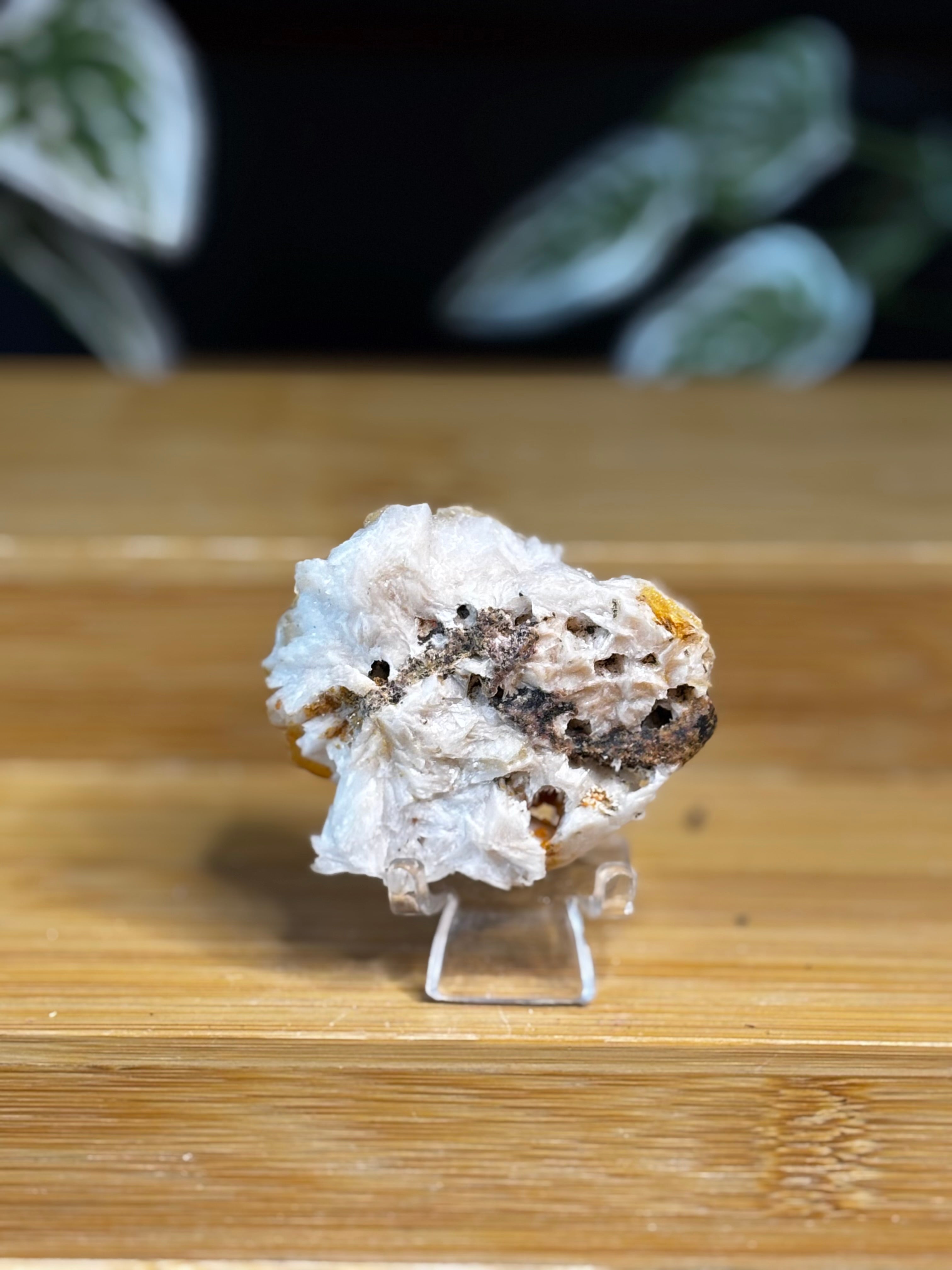 Vanadinite on Bladed Barite