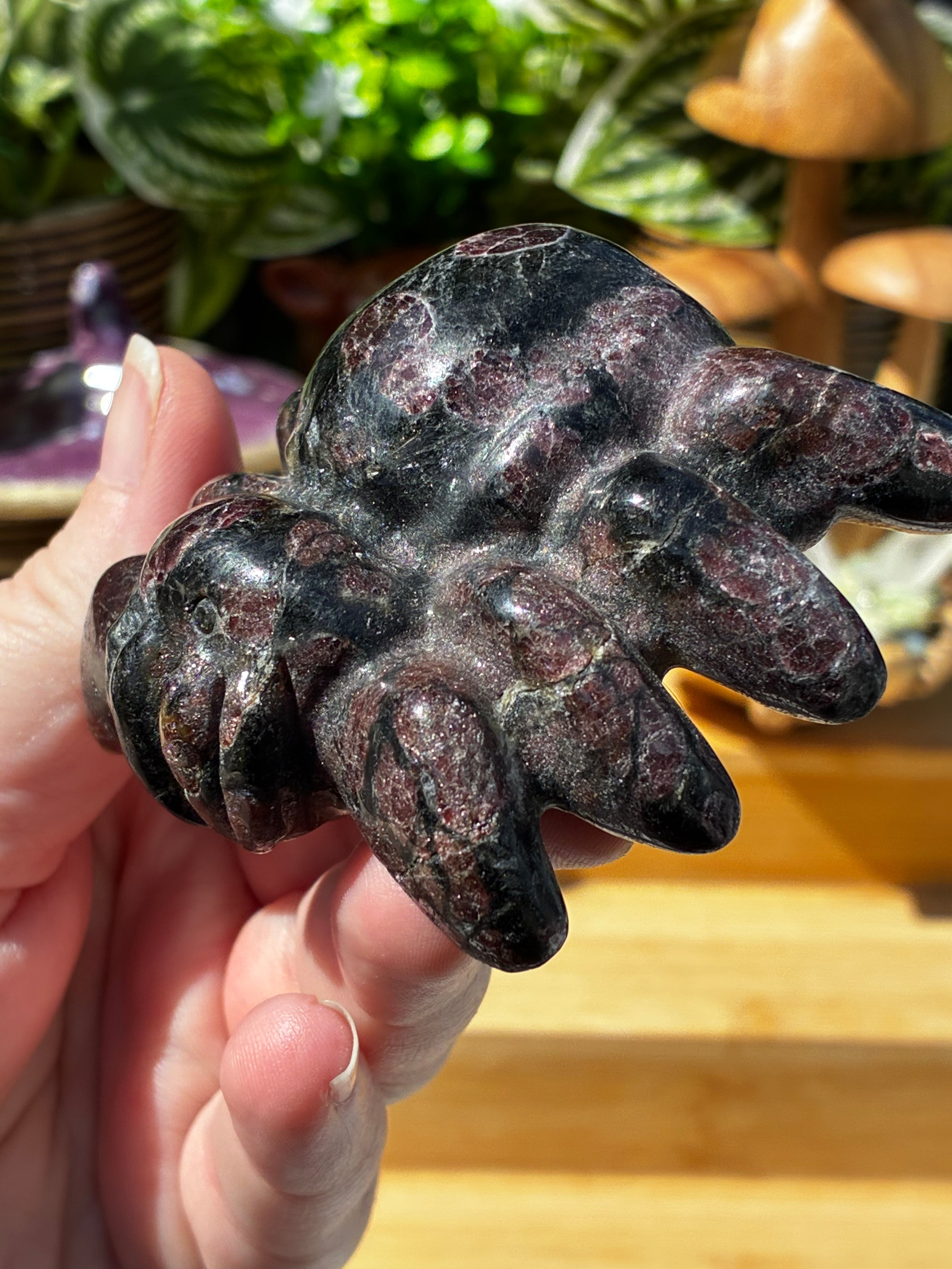 Garnet Jumping Spider Carving