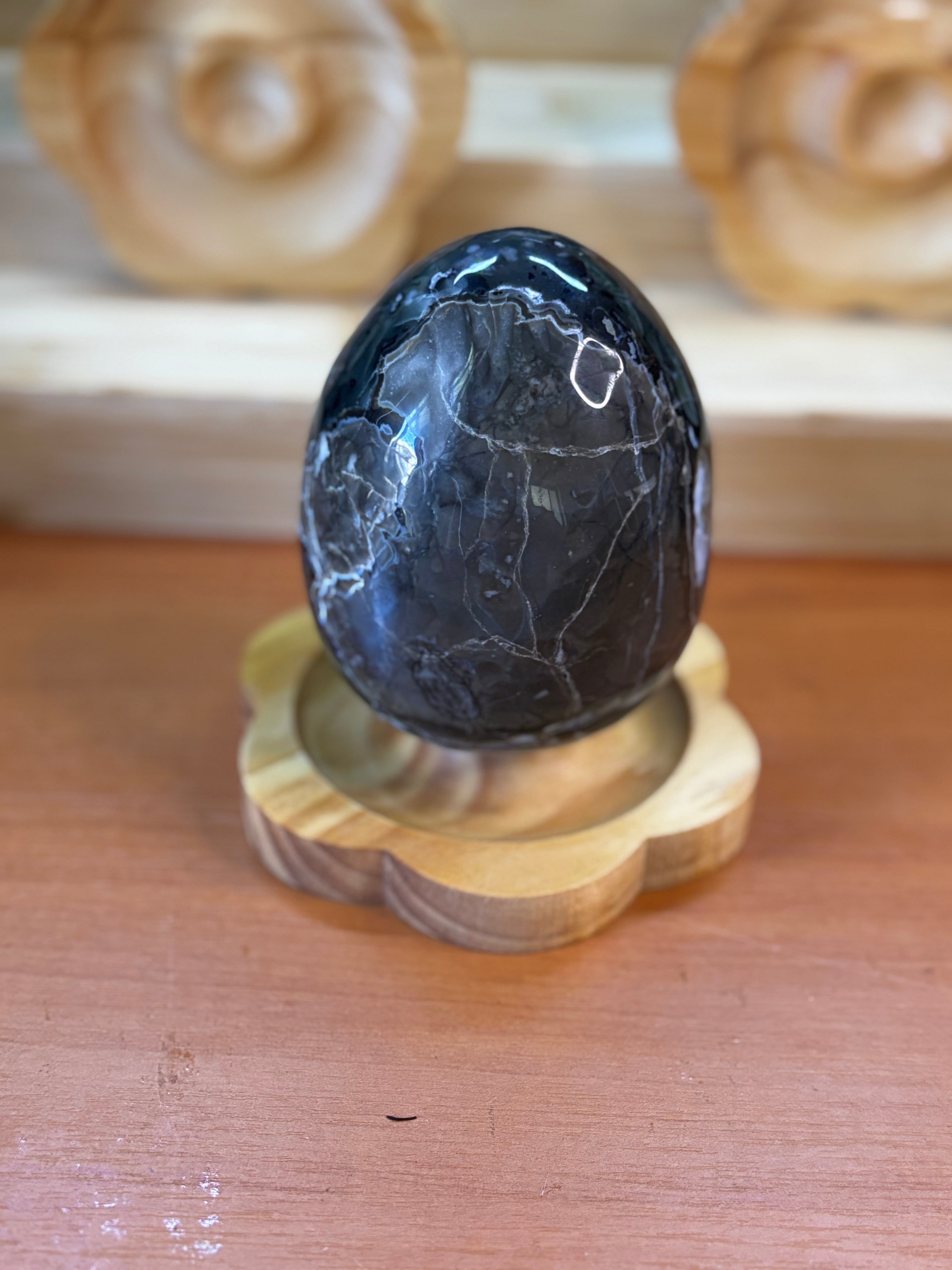 Volcano Agate Egg - Brilliant UV