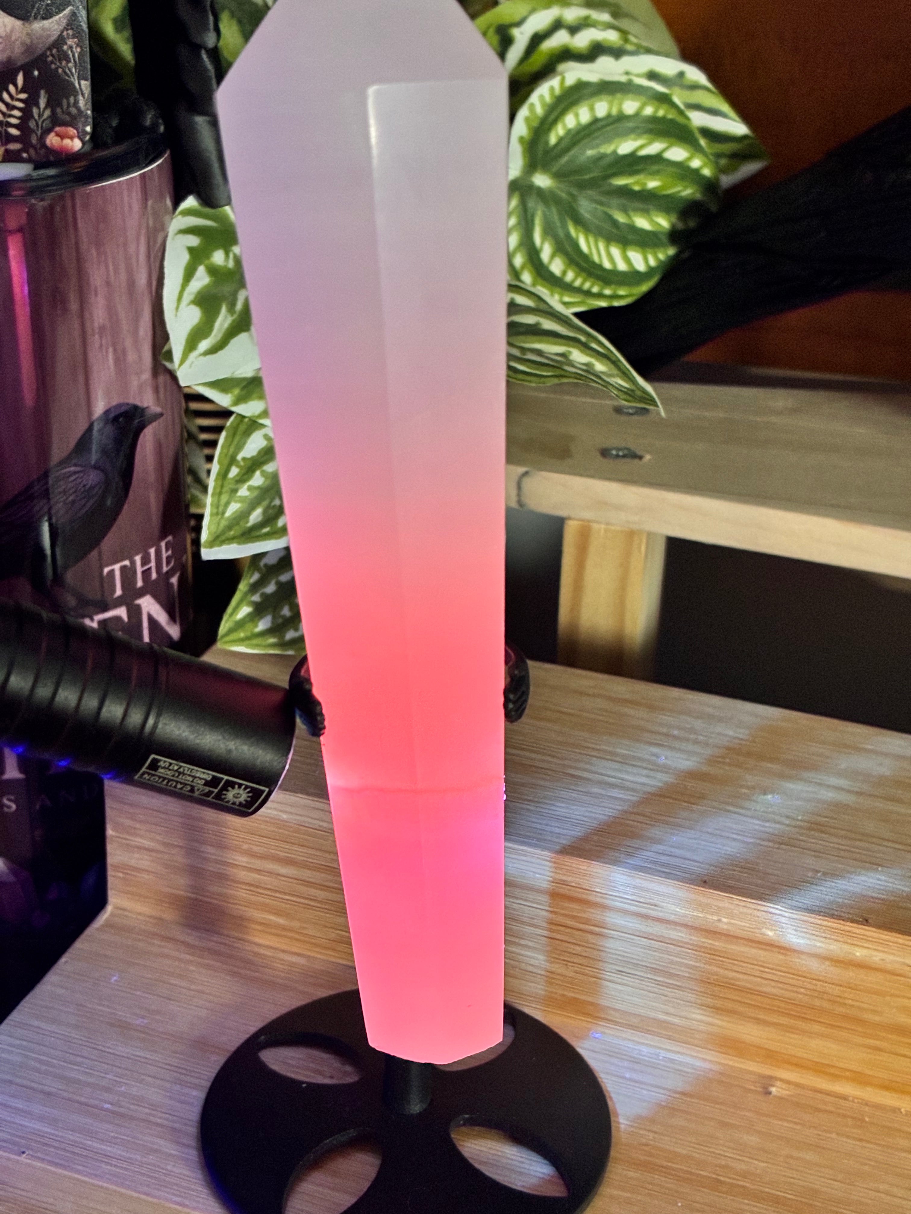 Mangano Calcite Wand w/Stand