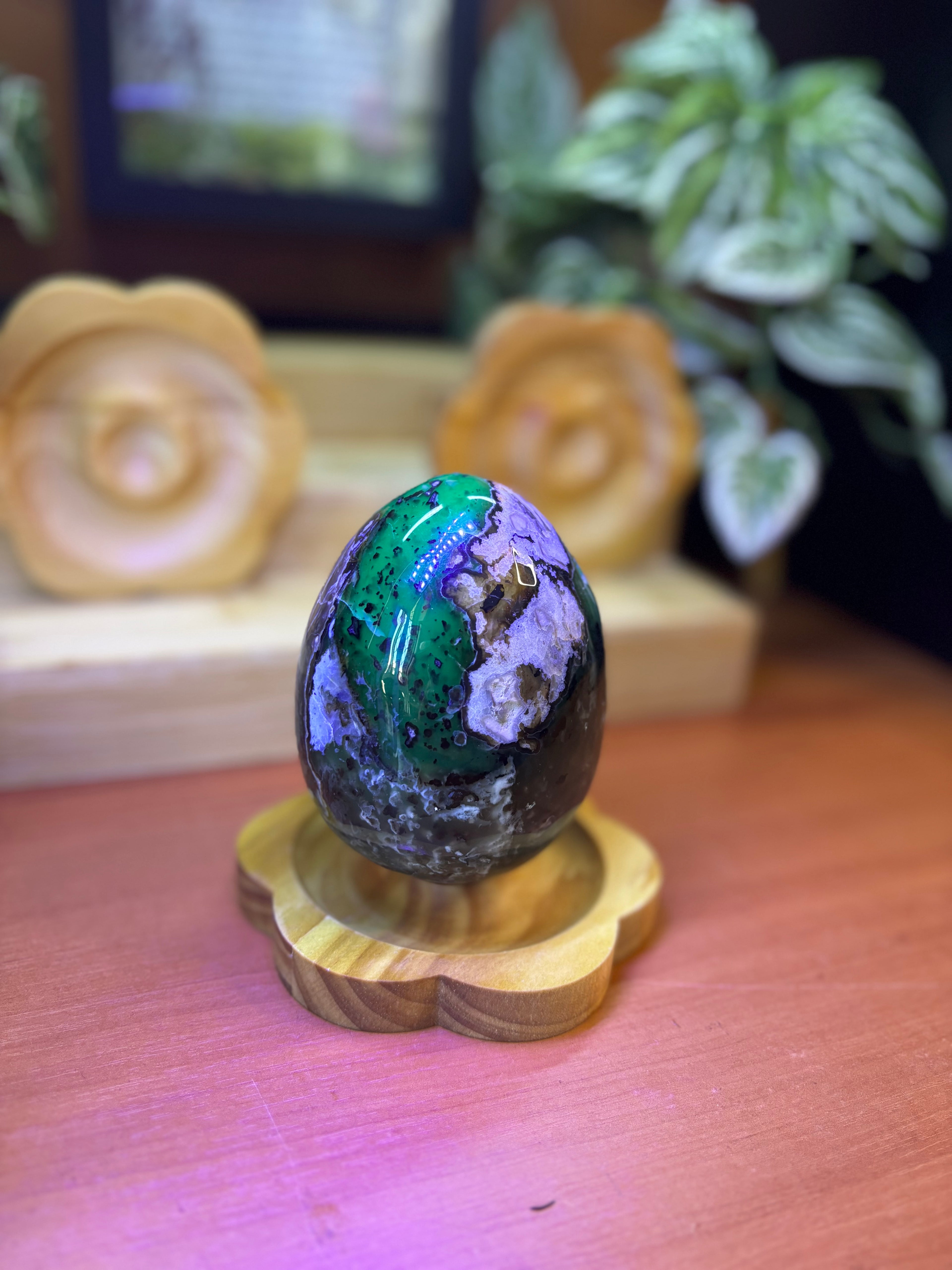 Volcano Agate Egg - Brilliant UV