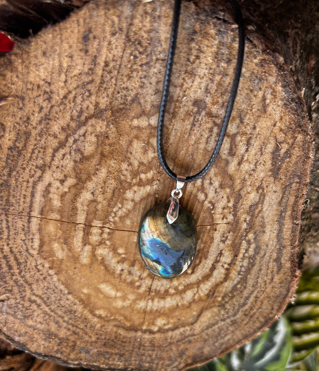Labradorite Dainty Pendant 1