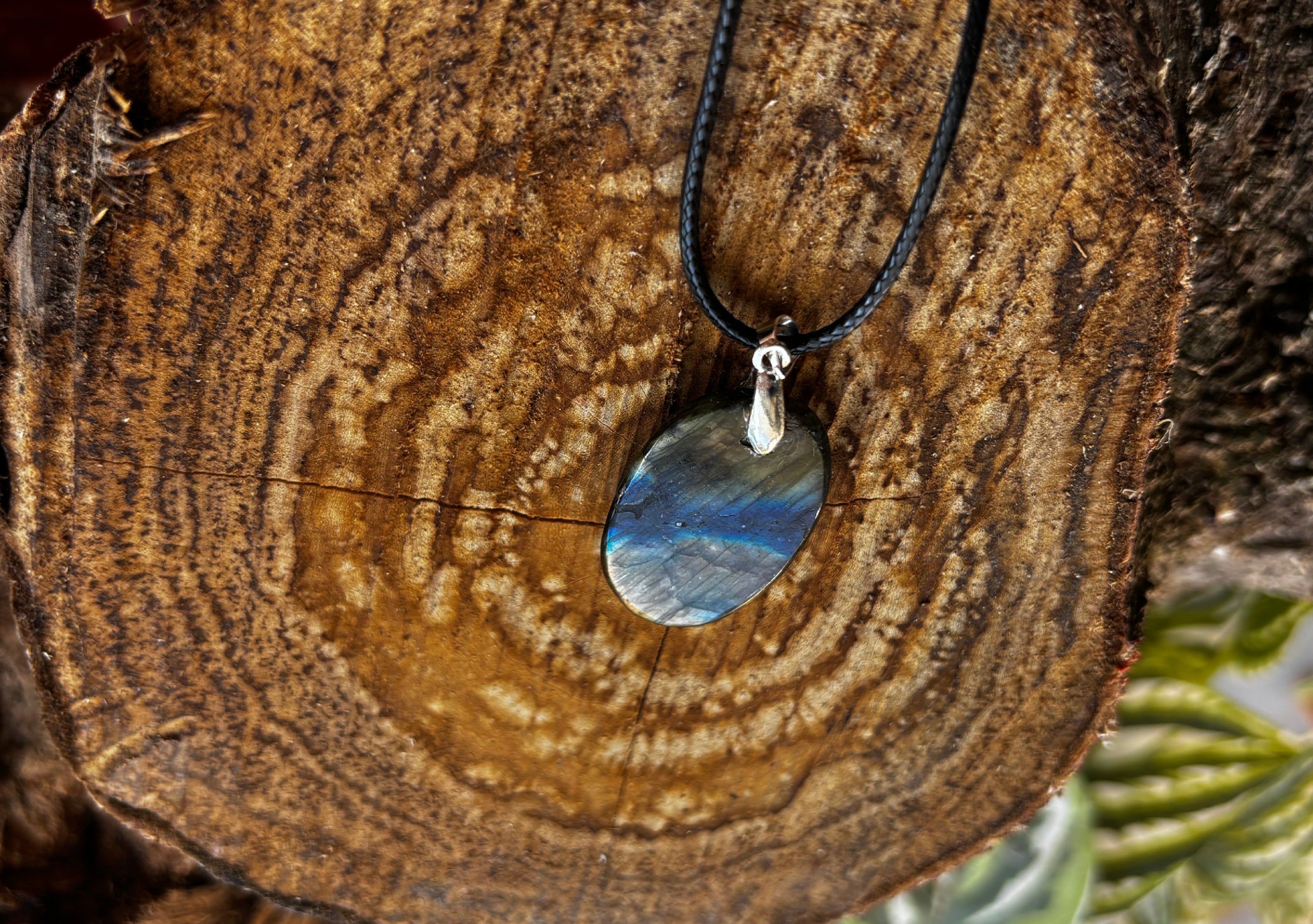 Labradorite Dainty Pendant 1