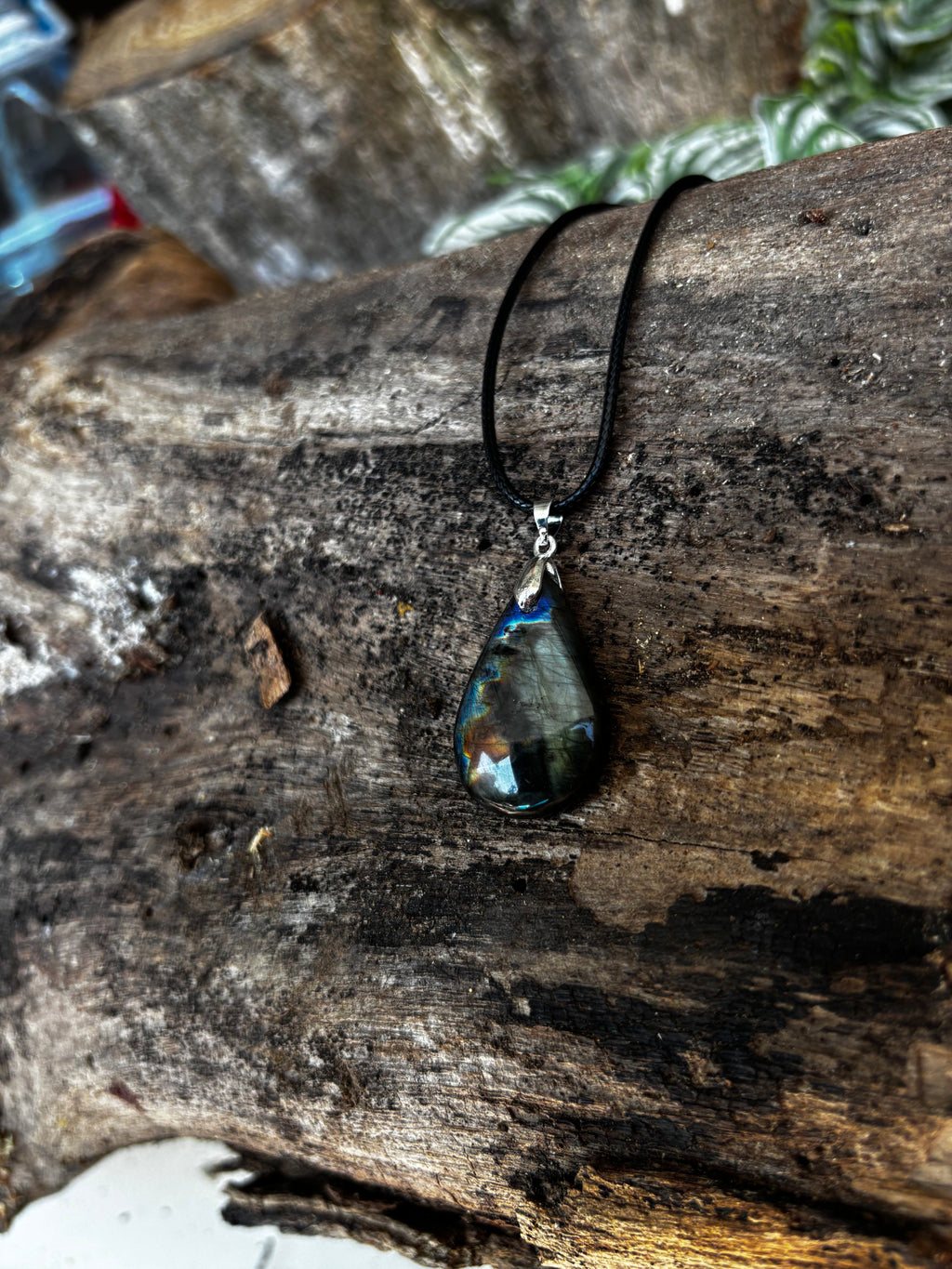 Labradorite Dainty Pendant 2