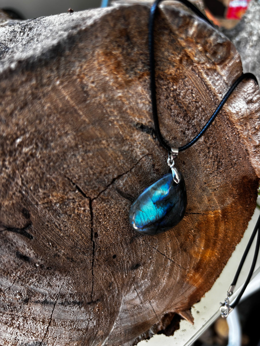 Labradorite Dainty Pendant 2