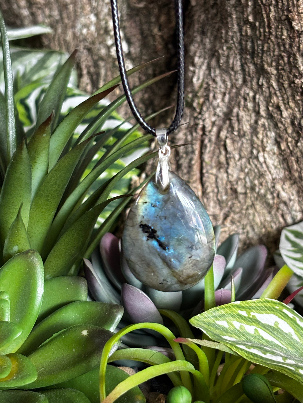Labradorite Pendant (Blue/Yellow Flash)