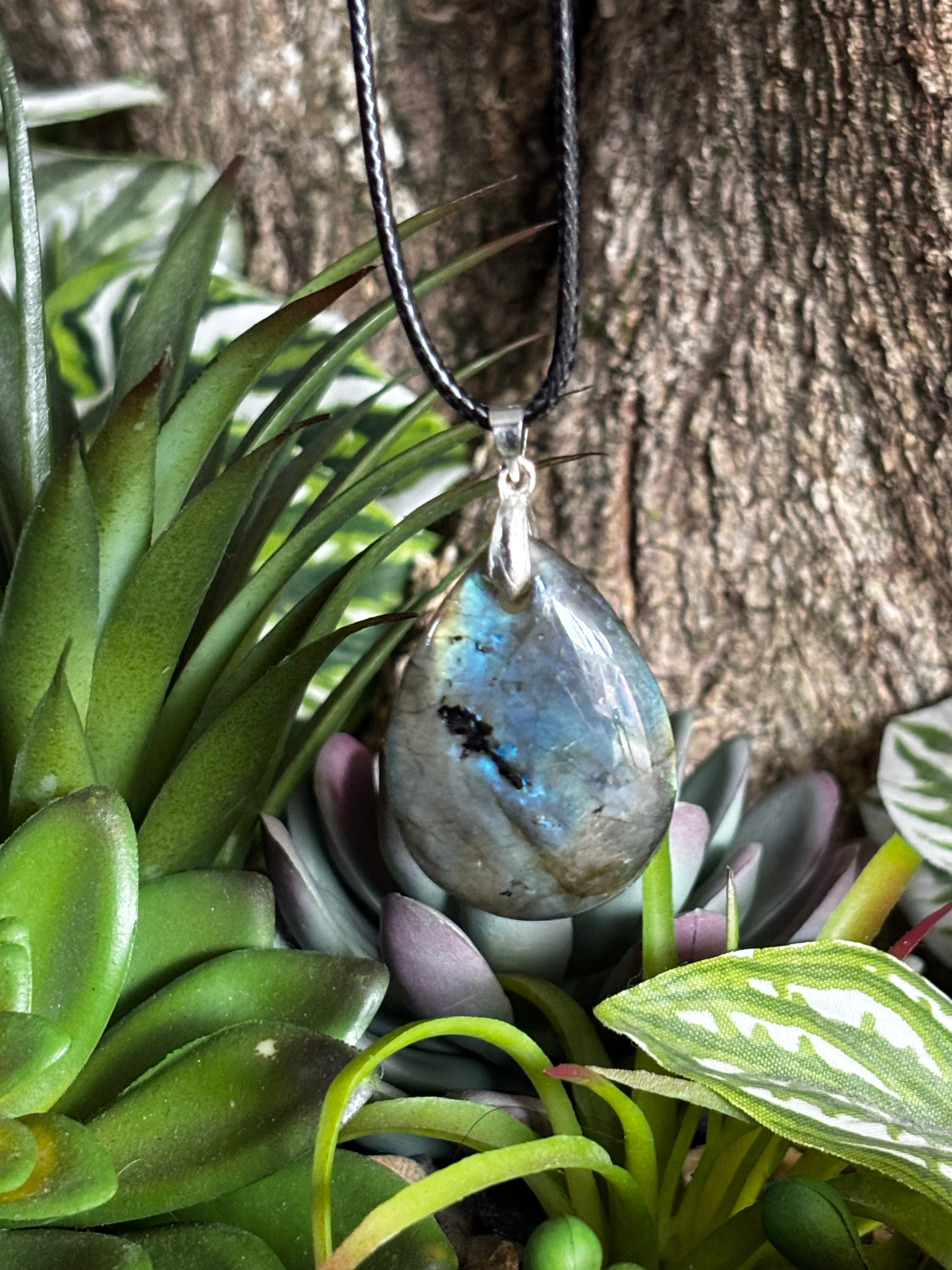 Labradorite Pendant (Blue/Yellow Flash)