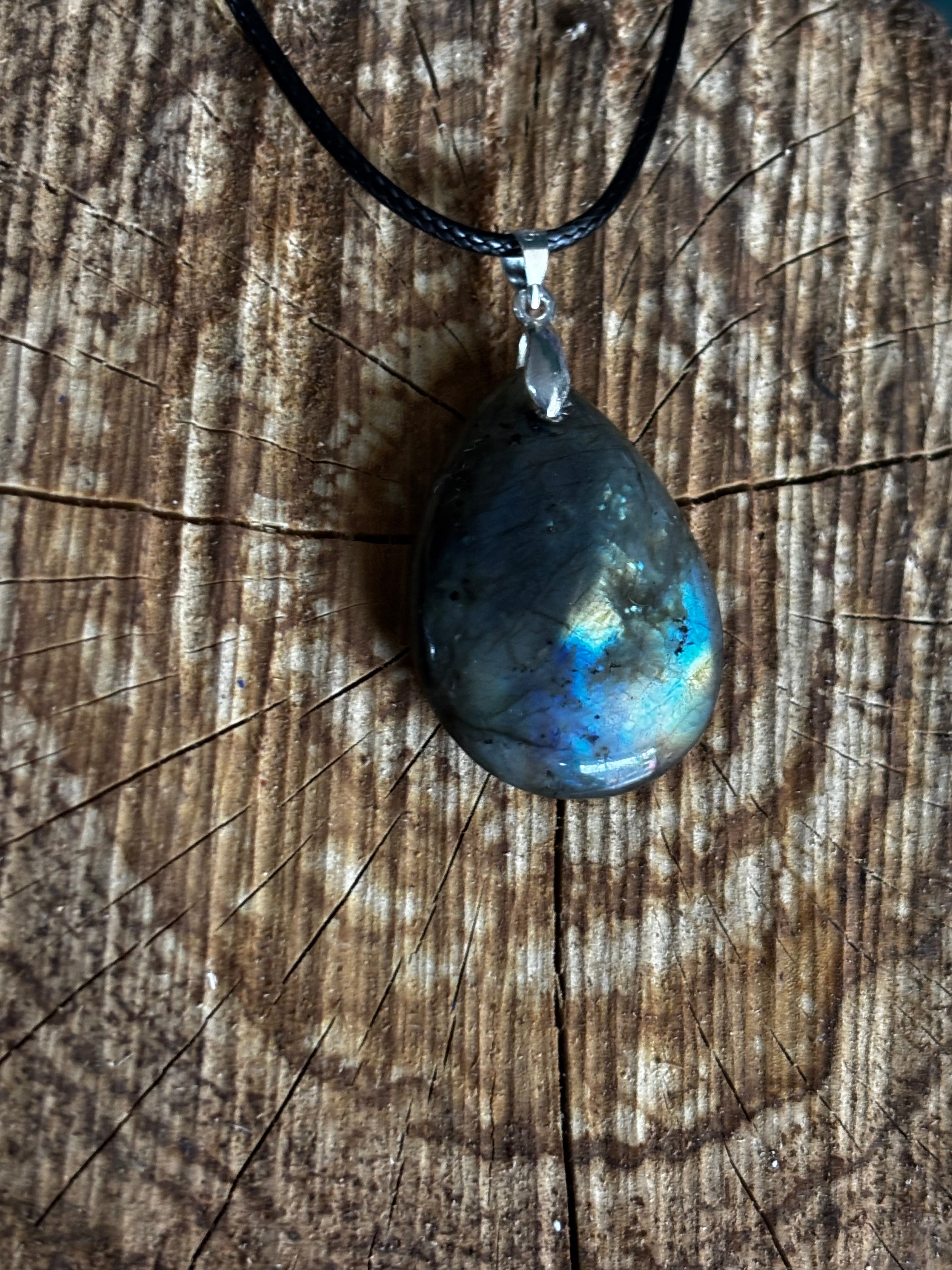 Labradorite Pendant (Blue/Yellow Flash)