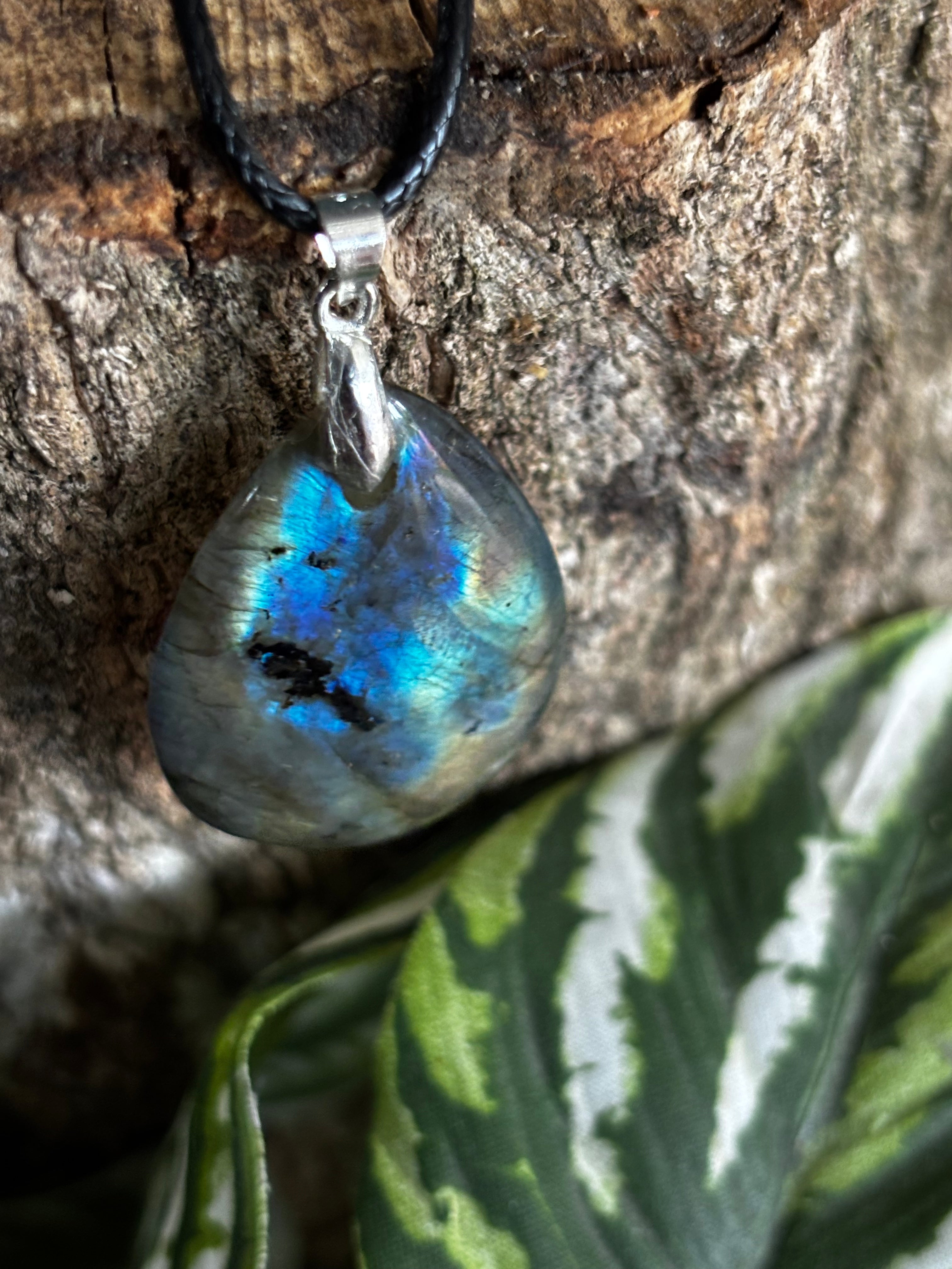 Labradorite Pendant (Blue/Yellow Flash)