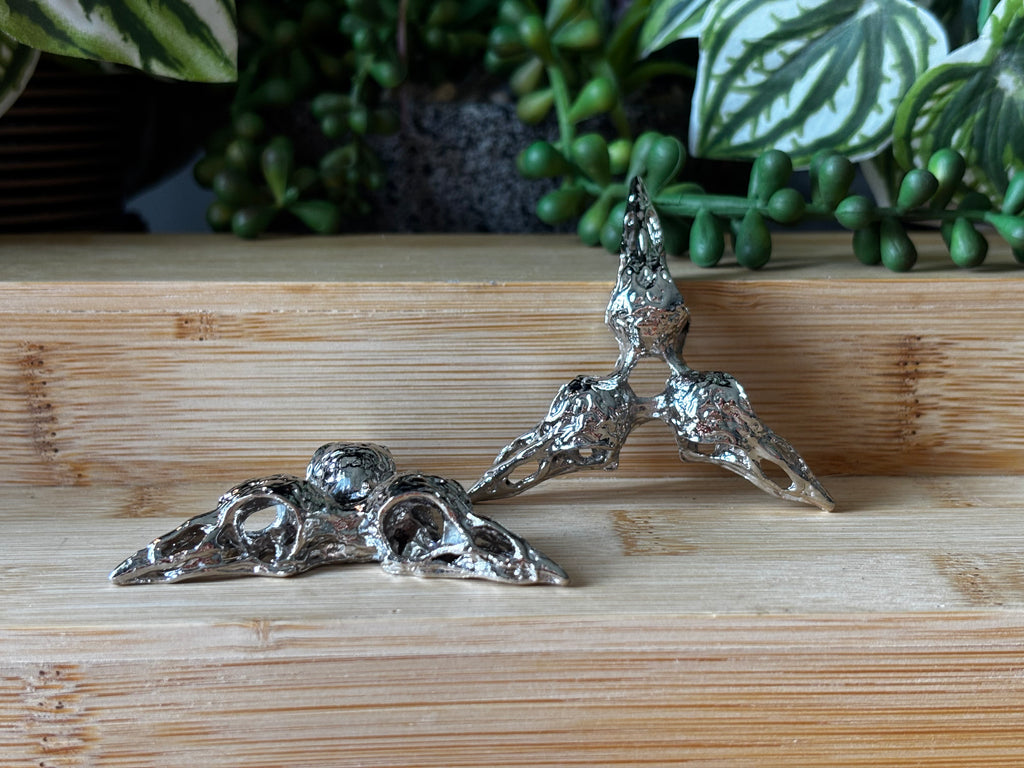 Raven Skull Sphere Stand