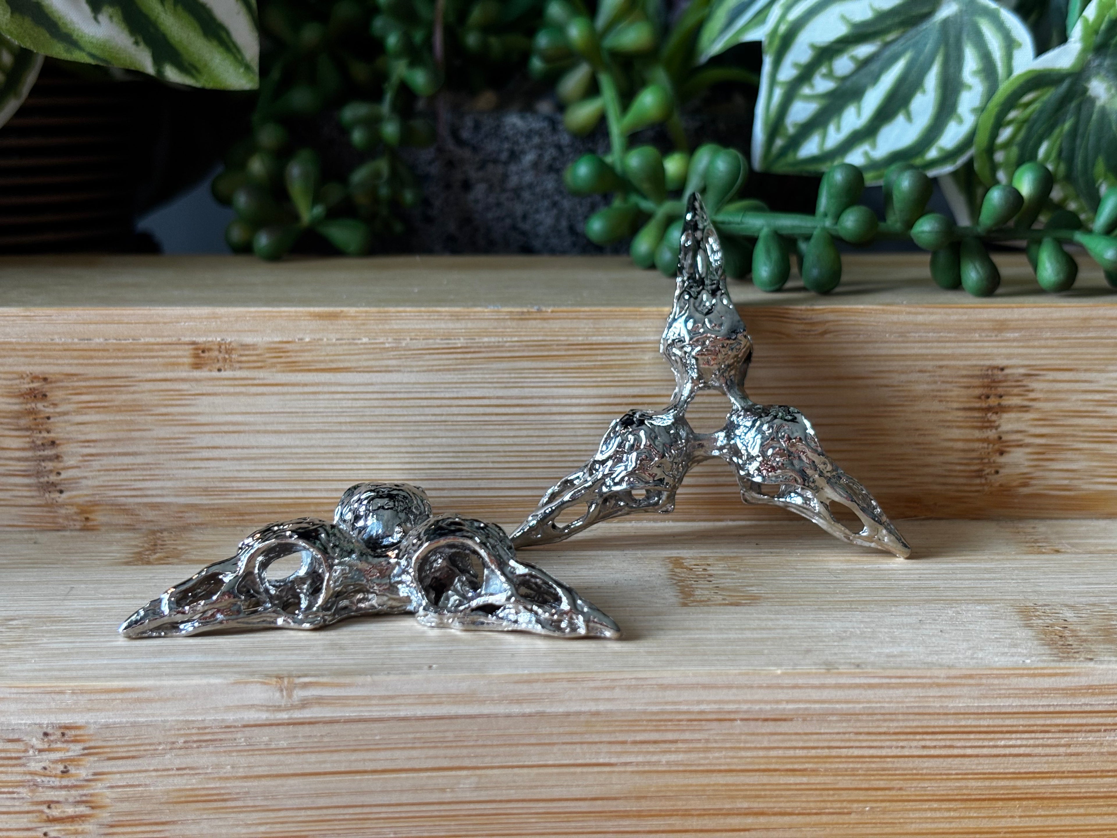 Raven Skull Sphere Stand