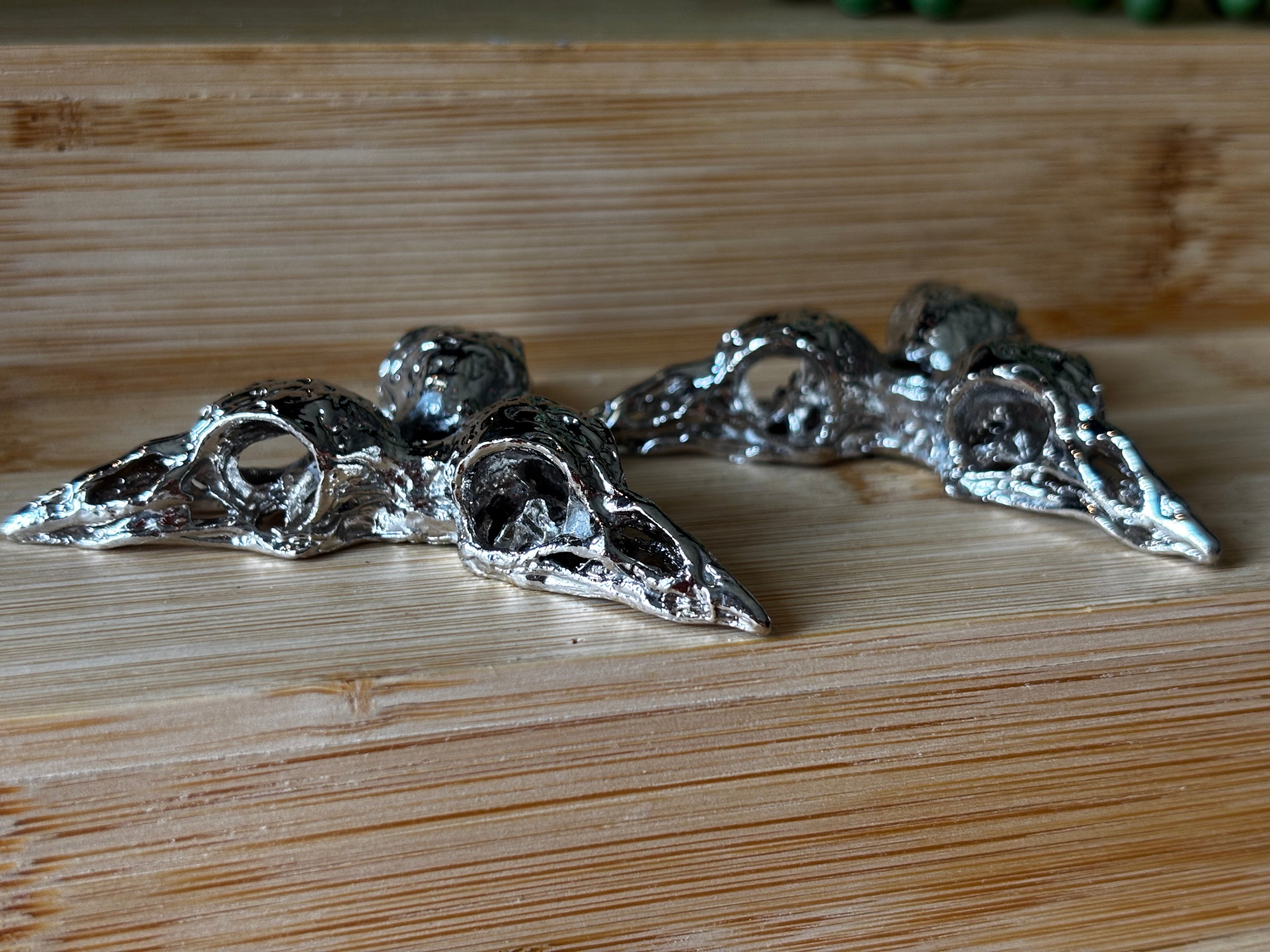 Raven Skull Sphere Stand