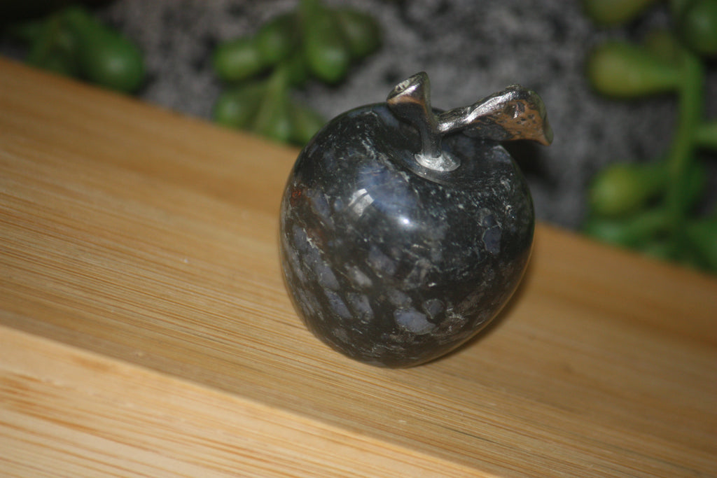 Que Sera Apple Carving