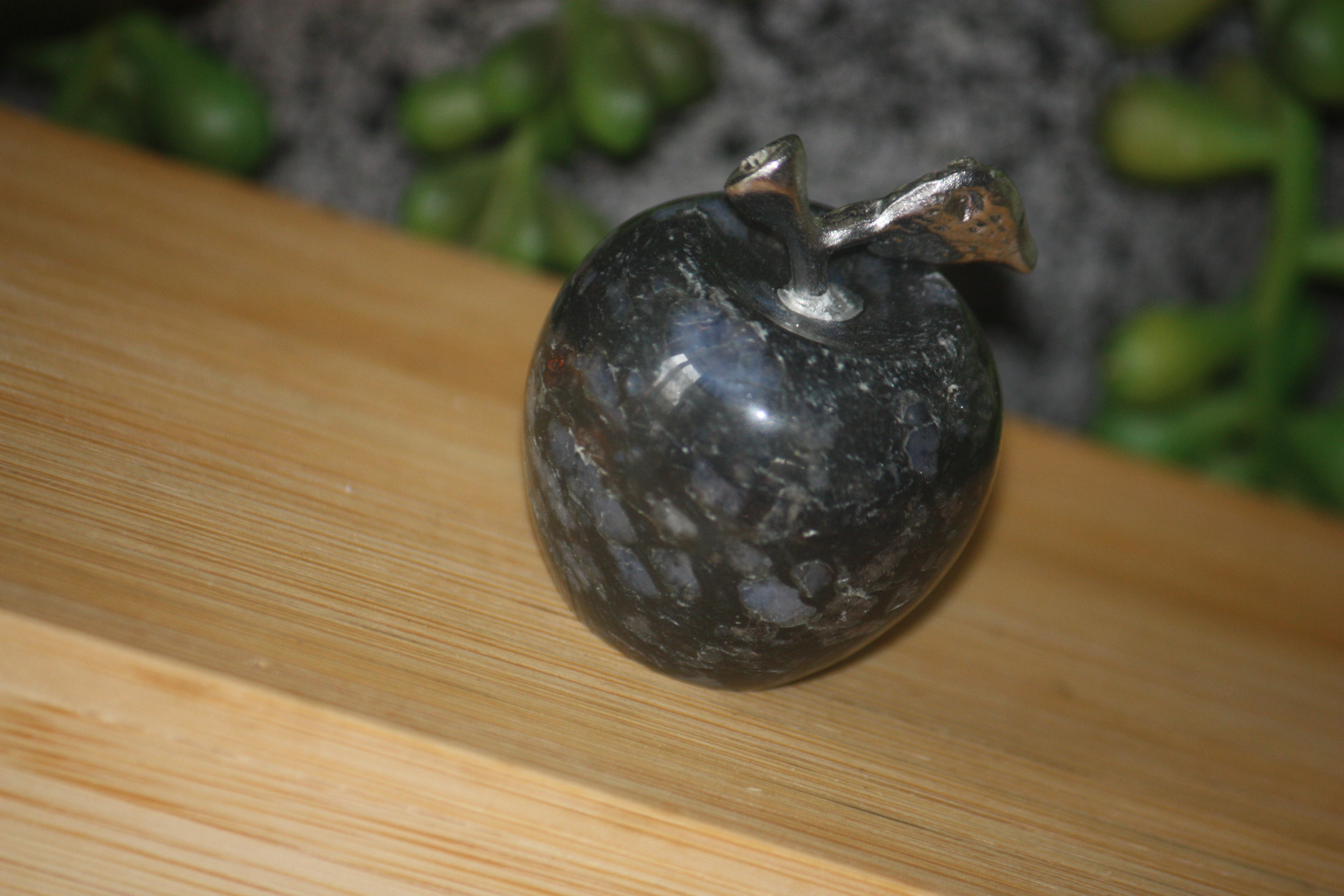 Que Sera Apple Carving